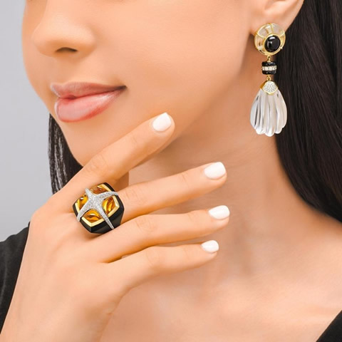 Model with ring